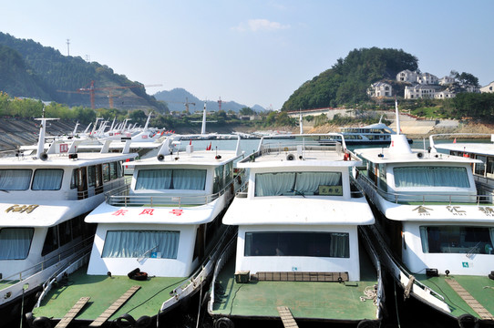 杭州千島湖邊的游船