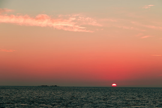 海上日出