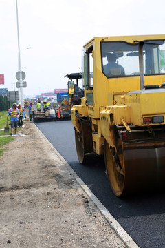 柏油路壓路機(jī)特顯