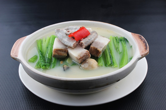 豬碀粉腸浸春菜