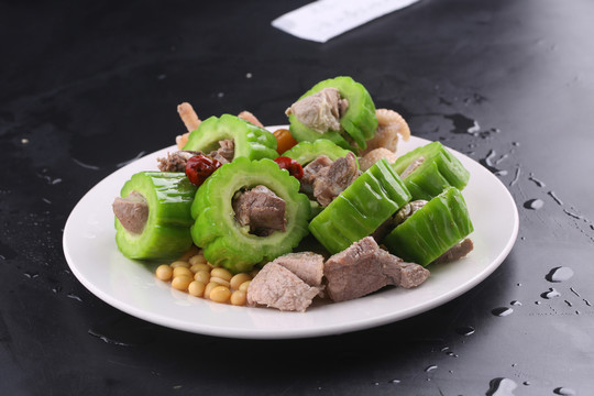 涼瓜黃豆燉排骨
