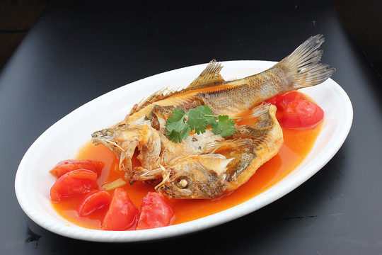 番茄煮鱸魚