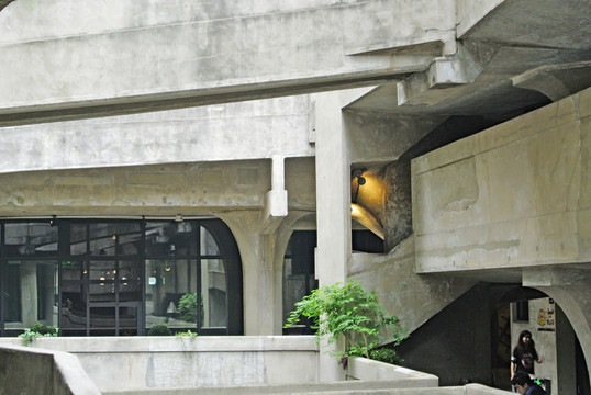 老場坊 水泥墻面 賣場設(shè)計(jì)