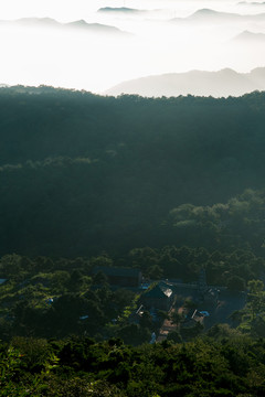 深山藏古寺