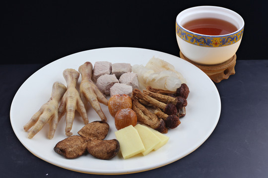西藏雪山菌燉花膠湯
