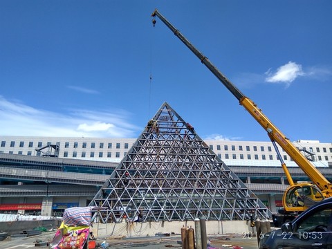 金字塔施工現(xiàn)場
