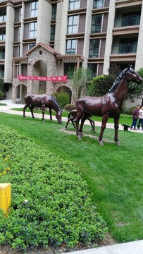雕塑馬