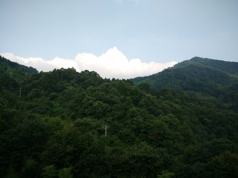 大山 山林 白云