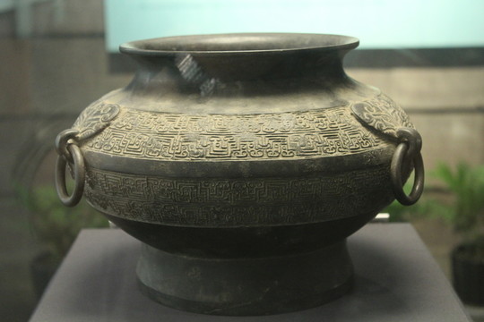 蟠虬紋三環(huán)瓿