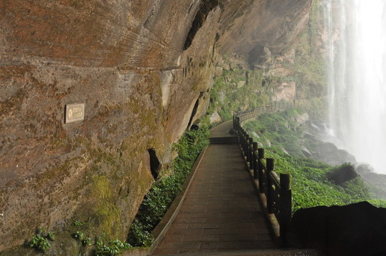 萬州大瀑布內(nèi)石板路