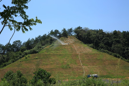 澆水 護坡養(yǎng)護