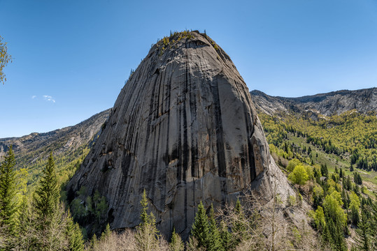額爾齊斯大峽谷石鐘山