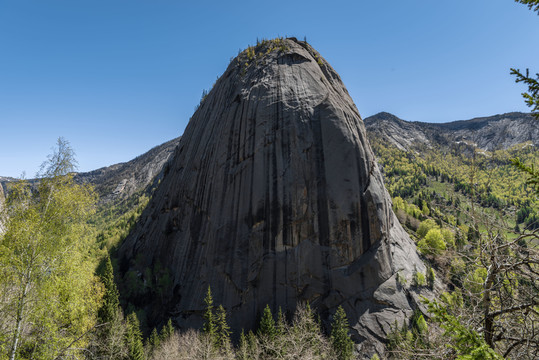 額爾齊斯大峽谷石鐘山