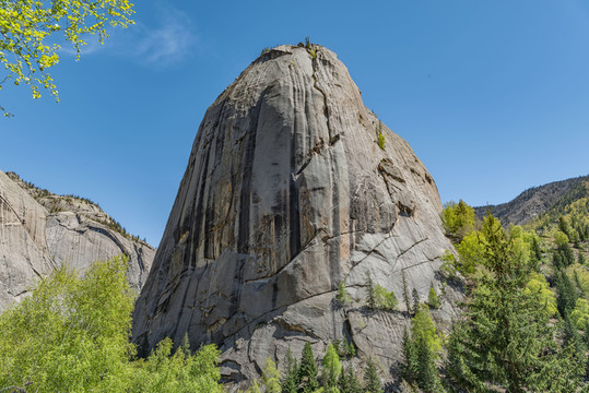額爾齊斯大峽谷石鐘山
