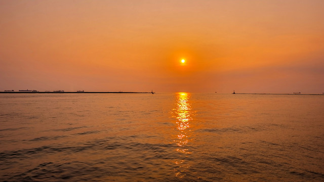 夕陽 高雄西子灣