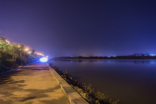 河邊夜景