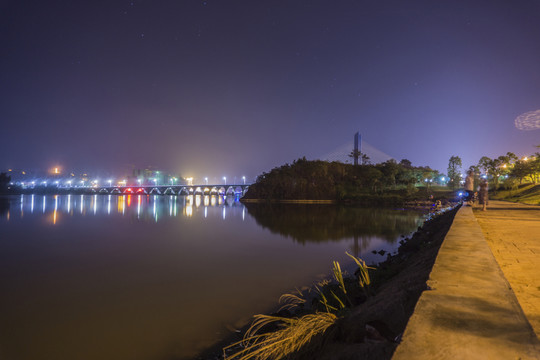 江邊夜色