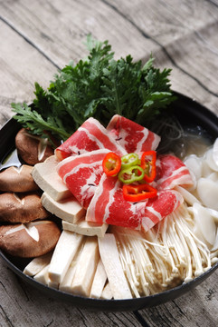 牛肉蘑菇火鍋