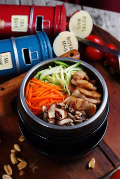 五花肉拌飯