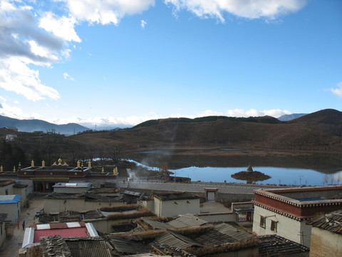 俯瞰圣湖