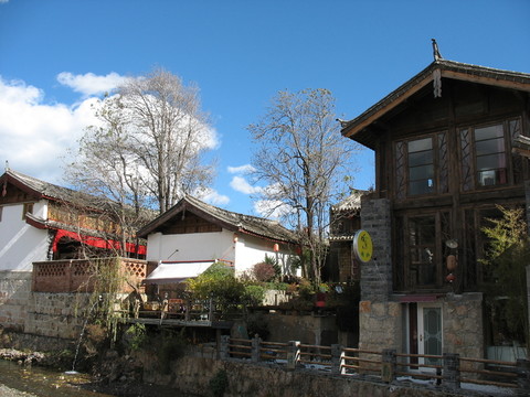 岸邊建筑