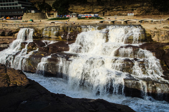 激流遠(yuǎn)山