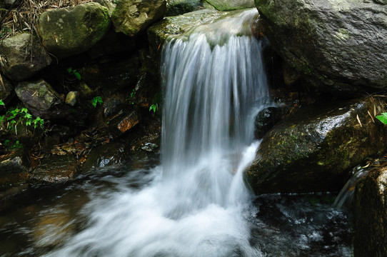 杭州余杭鸕鳥山溪水