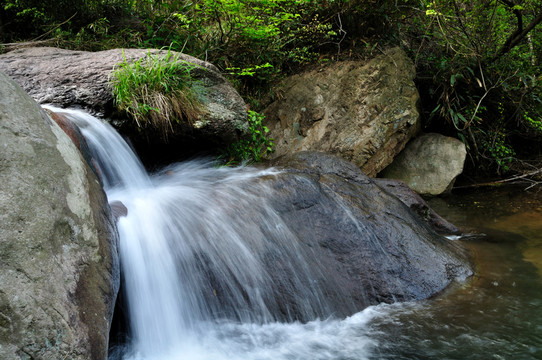 杭州余杭鸕鳥山溪水