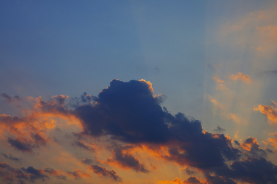 天空晚霞