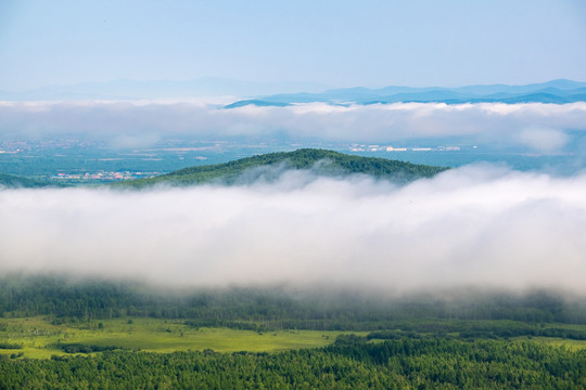霧鎖山村