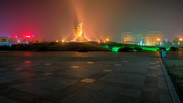 乳山大拇指廣場(chǎng)夜景