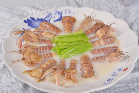 農(nóng)家蝦菇燉芥菜