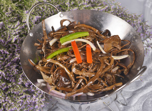 干鍋茶樹菇