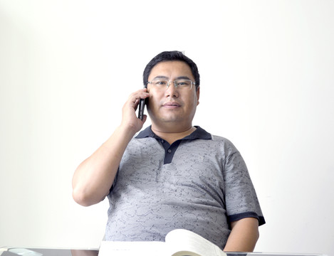 男人 肖像 打電話