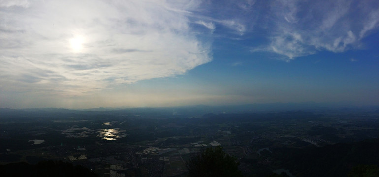 鳥瞰眺望天空