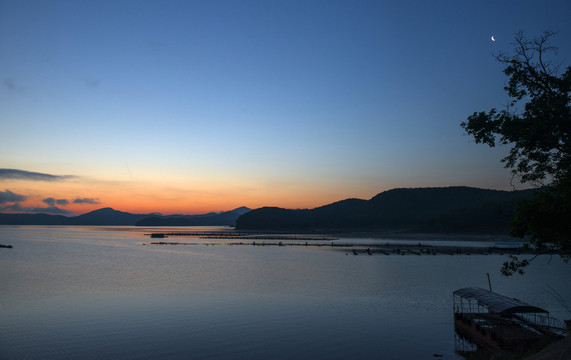 桓龍湖晨曦