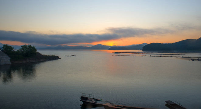 桓龍湖日出