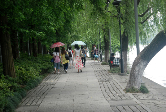 湖邊小道