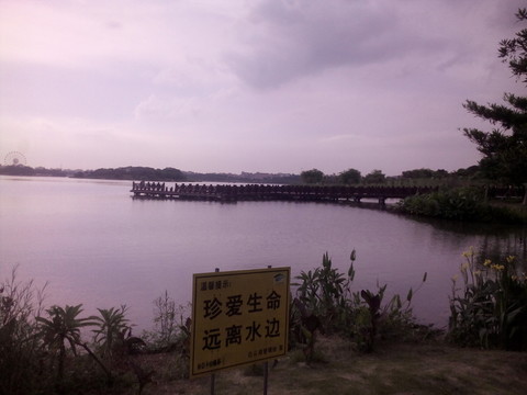 湖畔暮色