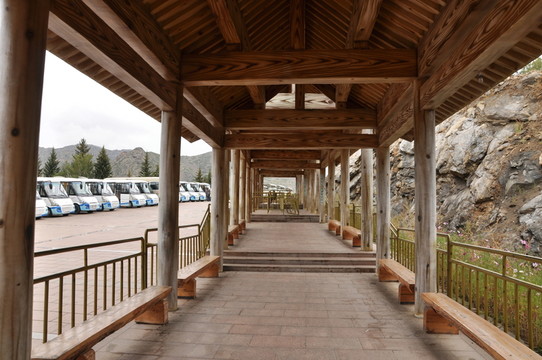 亭子內(nèi)部結(jié)構(gòu) 候車亭