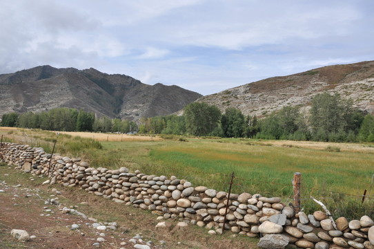 鵝卵石圍墻 大山