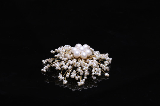珍珠胸針