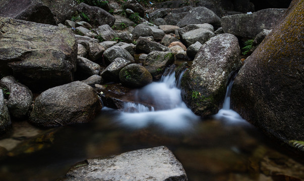 溪水
