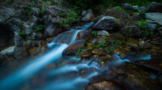 溪水