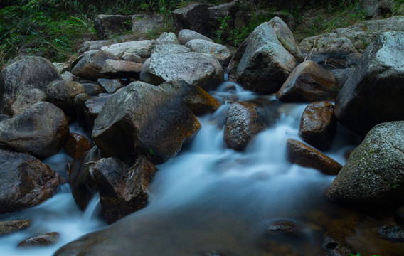 溪水