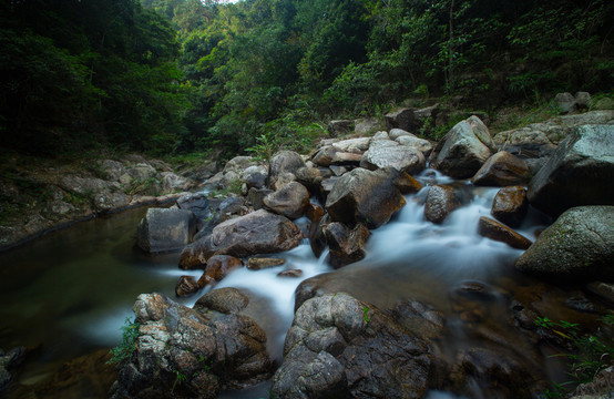溪水