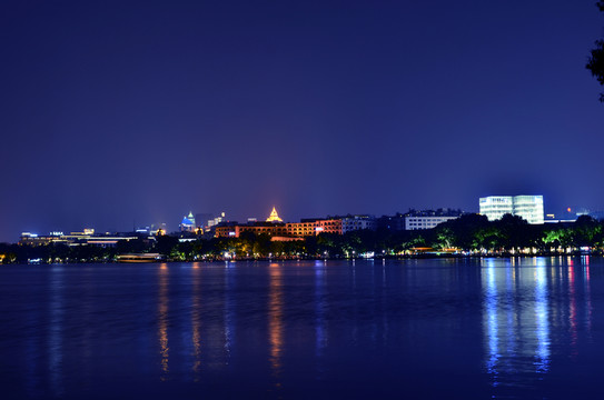 西湖建筑夜景
