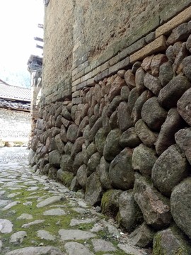 石基青磚土墻