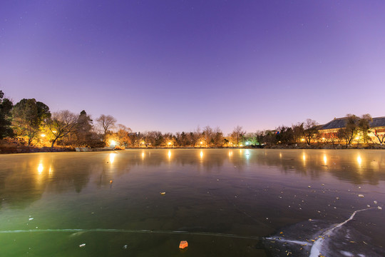 北大未名湖星夜冬天夜景