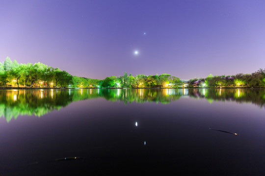 北大未名湖夜景月色